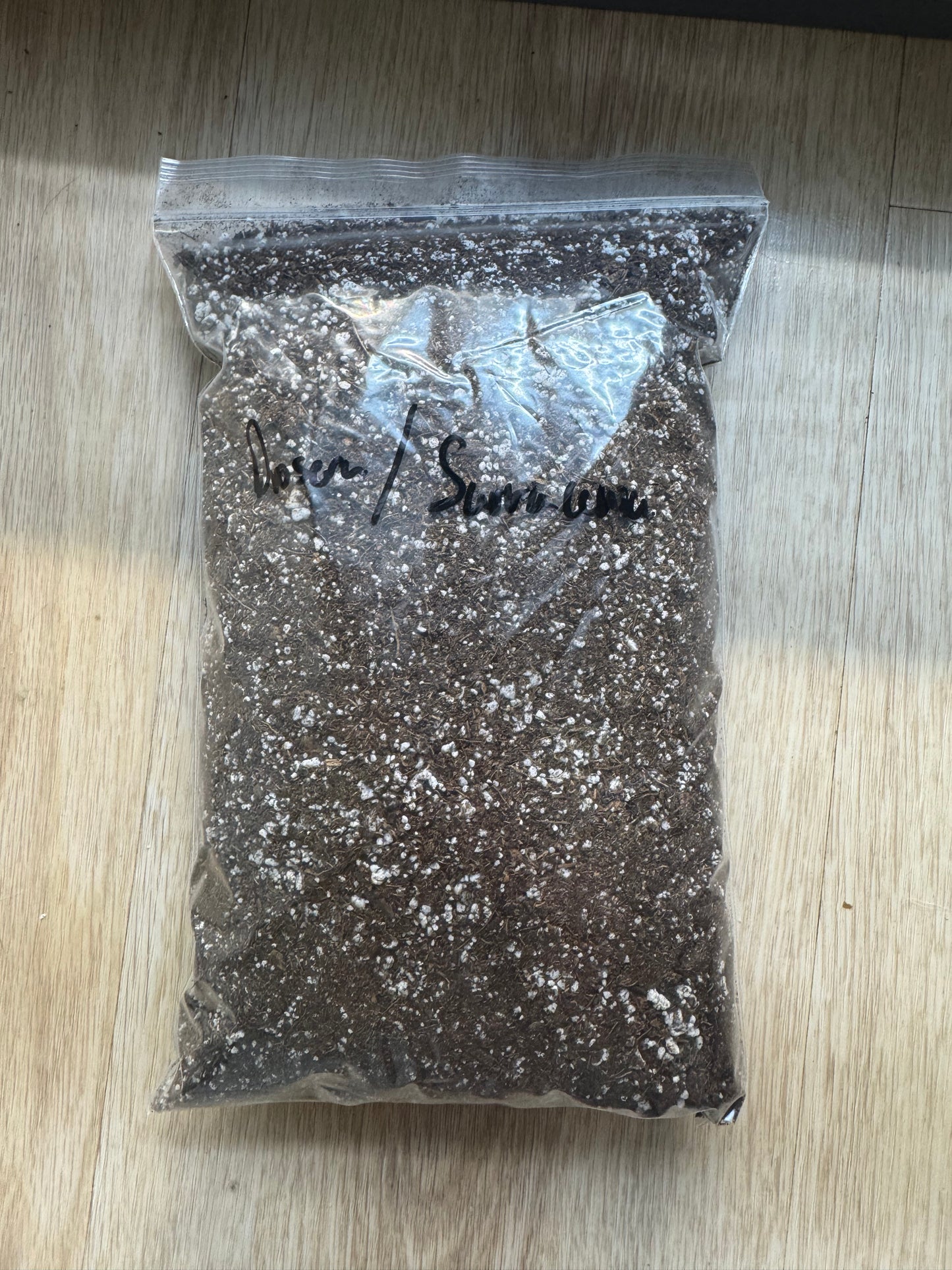 Drosera & Sarracenia Soil Mix | Carnivorous Plant Substrate (1 Qt)
